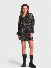 Afbeelding in Gallery-weergave laden, Alix the Label Animal Lines Oversized Blouse
