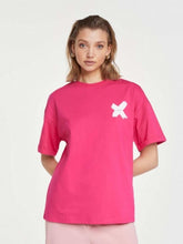 Afbeelding in Gallery-weergave laden, Alix the Label X T-Shirt Bright Pink
