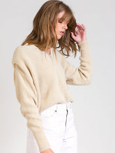Afbeelding in Gallery-weergave laden, An`ge Lesanta knitted sweater Ecru

