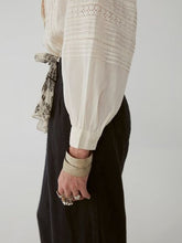 Afbeelding in Gallery-weergave laden, Maison Hotel Keith Blouse Bhopal White
