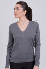 Afbeelding in Gallery-weergave laden, The Clothed Paris merino v-neck pullover Grey Melange
