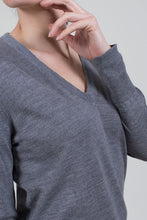 Afbeelding in Gallery-weergave laden, The Clothed Paris merino v-neck pullover Grey Melange
