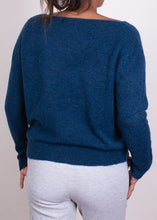 Afbeelding in Gallery-weergave laden, The Clothed Granada knitted sweater  Stellar blauw
