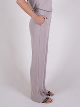 Afbeelding in Gallery-weergave laden, The Clothed Palermo Trackpants
